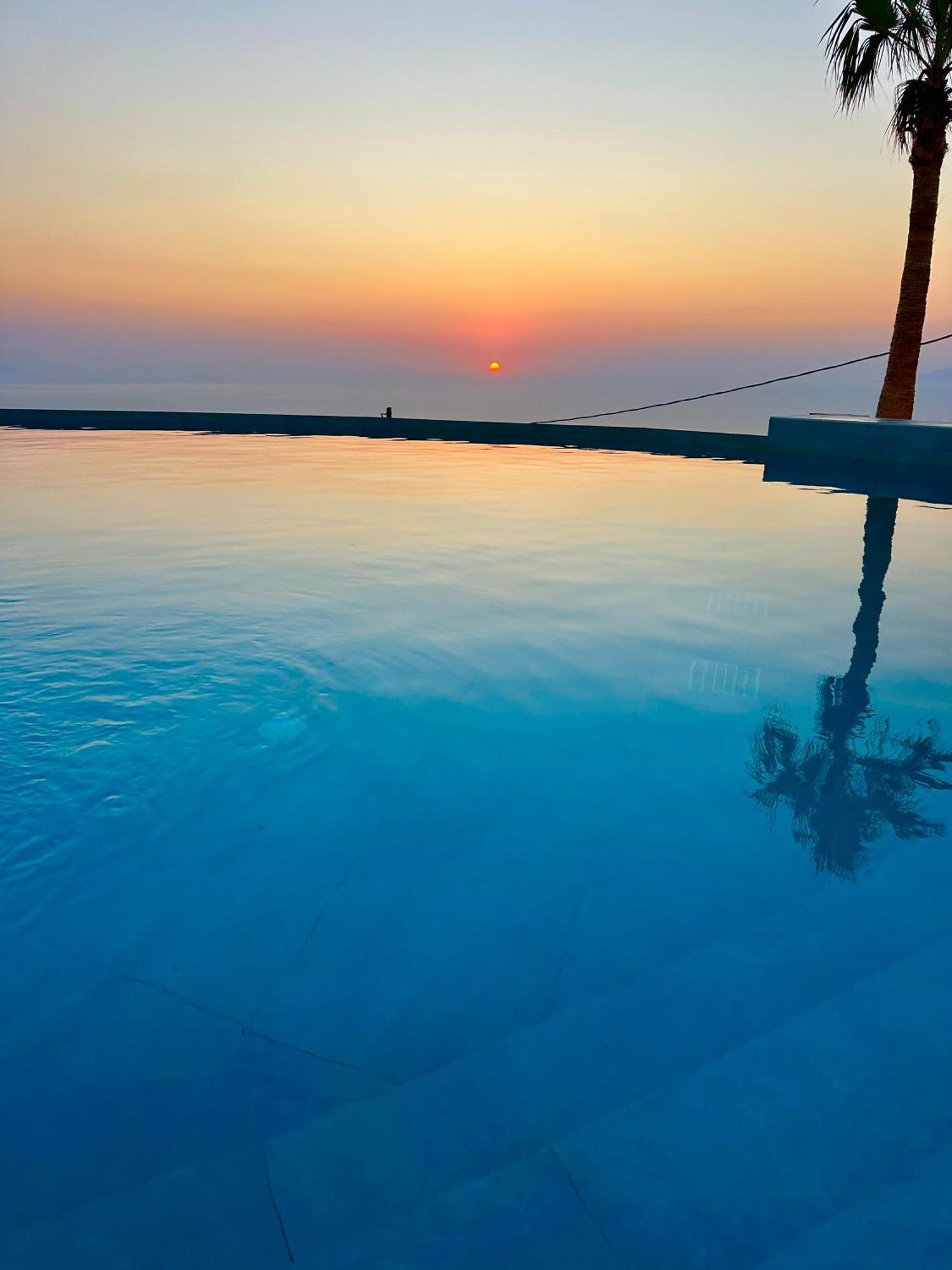 Leon Luxury Suites Imerovigli  Exteriér fotografie