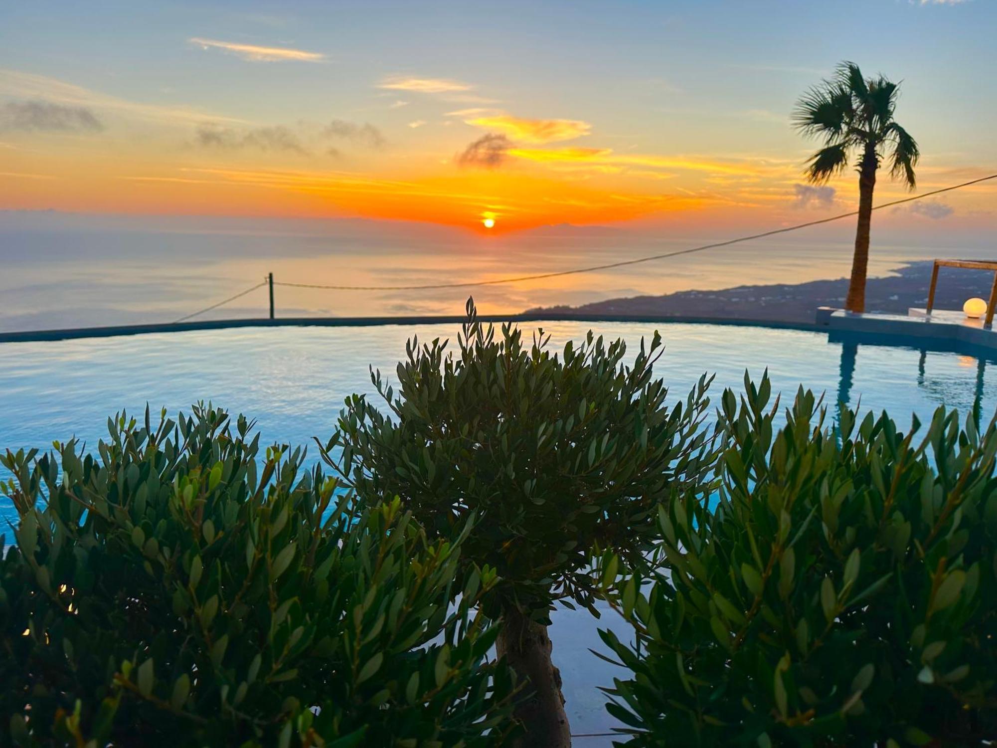 Leon Luxury Suites Imerovigli  Exteriér fotografie